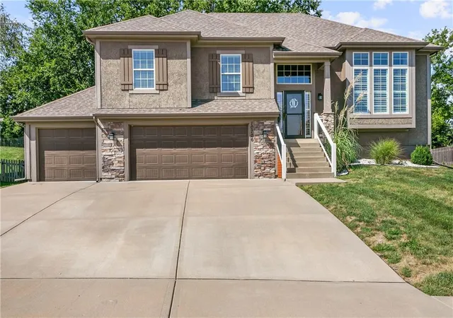 Photo 3 of Single family home for sale at 10706 N Tracy Ave, Kansas City, MO 64155 | MLS# 2641970 | Listing updated on 2026-10-07
