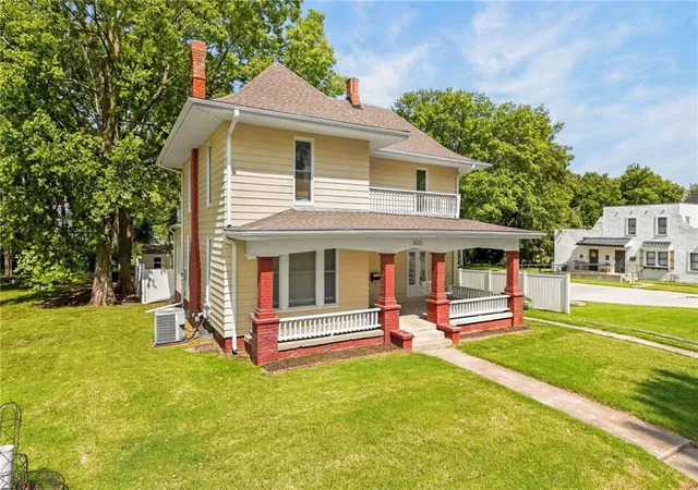 Photo 2 of Single family home for sale at 610 W Maple Ave, Independence, MO 64050 | MLS# 2641980 | Listing updated on 2026-09-20