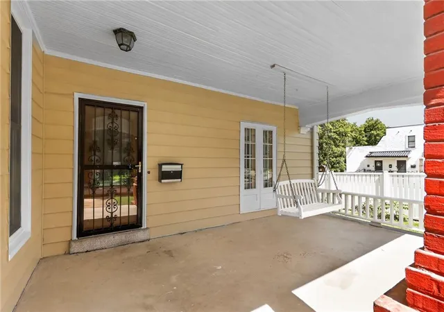 Photo 3 of Single family home for sale at 610 W Maple Ave, Independence, MO 64050 | MLS# 2641980 | Listing updated on 2026-09-20