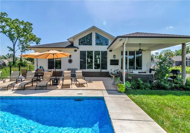 Photo 1 of Single family home for sale at 21 Bison Fls Cir, Lake Winnebago, MO 64034 | MLS# 2641983 | Listing updated on 2026-10-01