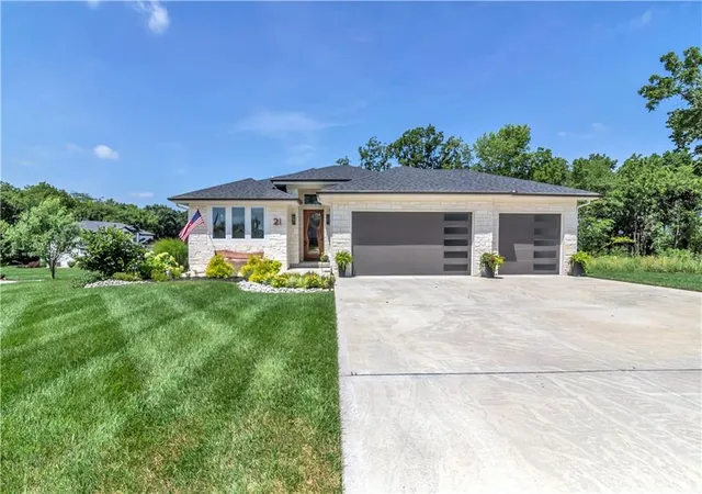 Photo 2 of Single family home for sale at 21 Bison Fls Cir, Lake Winnebago, MO 64034 | MLS# 2641983 | Listing updated on 2026-10-01