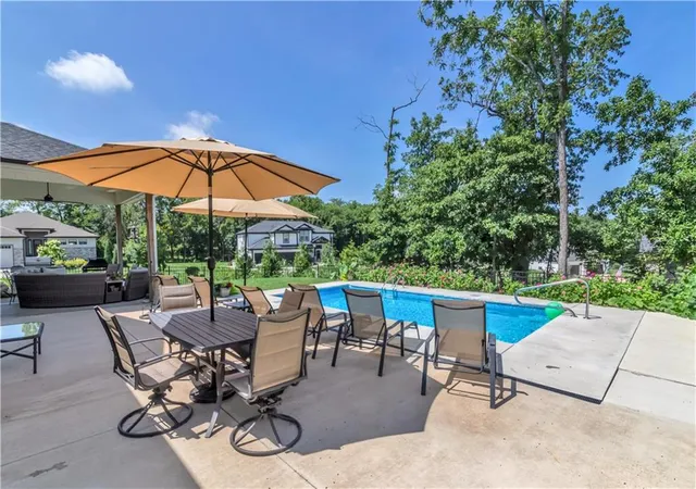 Photo 3 of Single family home for sale at 21 Bison Fls Cir, Lake Winnebago, MO 64034 | MLS# 2641983 | Listing updated on 2026-10-01