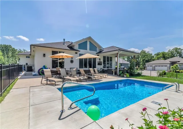 Photo 4 of Single family home for sale at 21 Bison Fls Cir, Lake Winnebago, MO 64034 | MLS# 2641983 | Listing updated on 2026-10-01