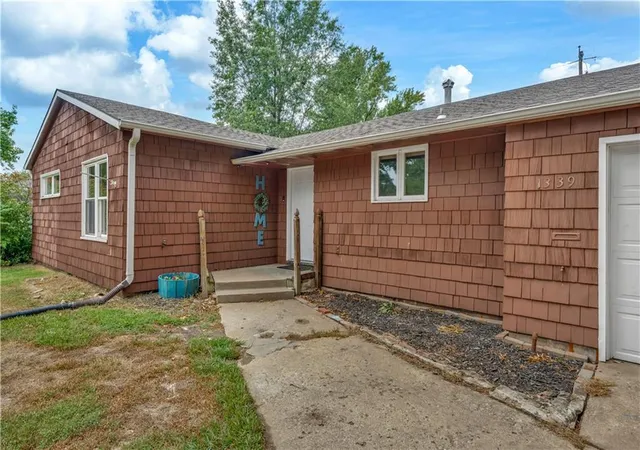 Photo 3 of Single family home for sale at 1339 Ward Pkwy, Topeka, KS 66604 | MLS# 2641984 | Listing updated on 2026-09-25
