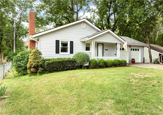 Photo 1 of Single family home for sale at 7915 W 77th Street, Overland Park, KS 66204 | MLS# 2641994 | Listing updated on 2026-09-25
