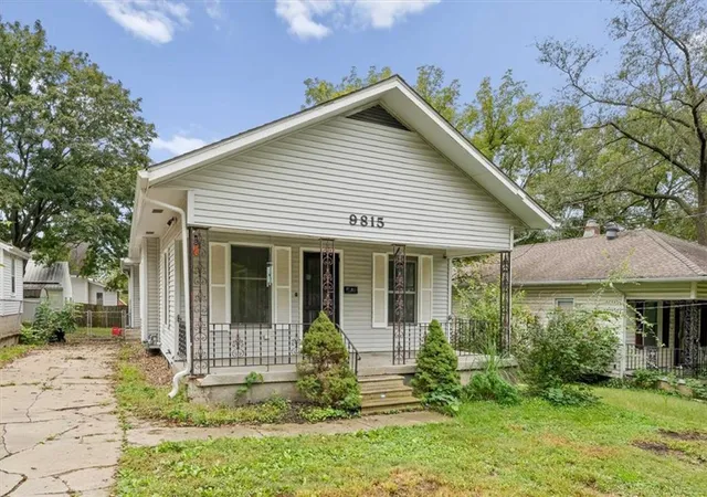 Photo 2 of Single family home for sale at 9815 E 9th Street S, Independence, MO 64053 | MLS# 2641998 | Listing updated on 2026-10-08