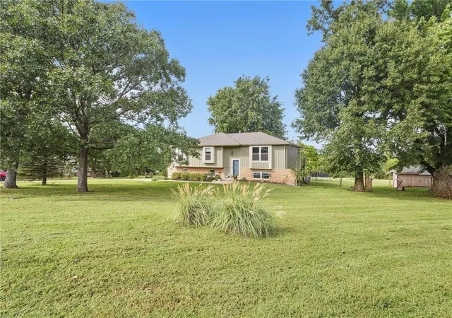 Single family home for sale at 20212 Golden Rd, Linwood, KS 66052 | MLS# 2641999