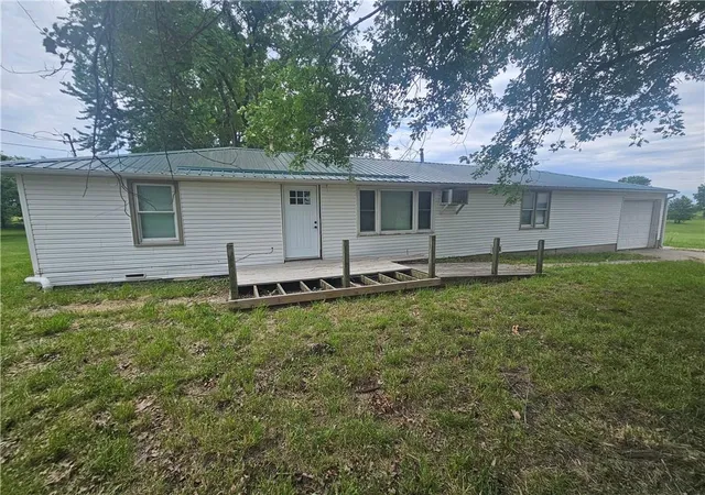 Photo 3 of Single family home for sale at 501 S Dudley St, Hamilton, MO 64644 | MLS# 2642001 | Listing updated on 2026-10-06
