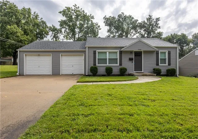 Photo 1 of Single family home for sale at 7701 Newton St, Overland Park, KS 66204 | MLS# 2642003 | Listing updated on 2026-09-18