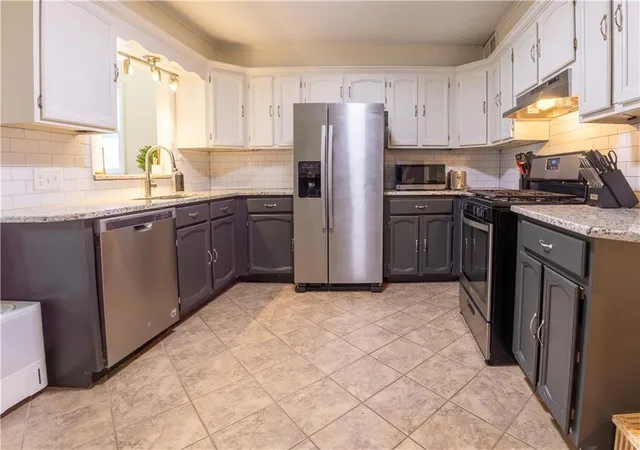 Photo 4 of Single family home for sale at 7701 Newton St, Overland Park, KS 66204 | MLS# 2642003 | Listing updated on 2026-09-18