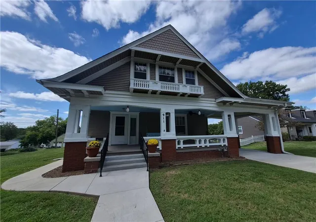 Photo 3 of Single family home for sale at 911 N Main St, Carrollton, MO 64633 | MLS# 2642014 | Listing updated on 2026-10-08