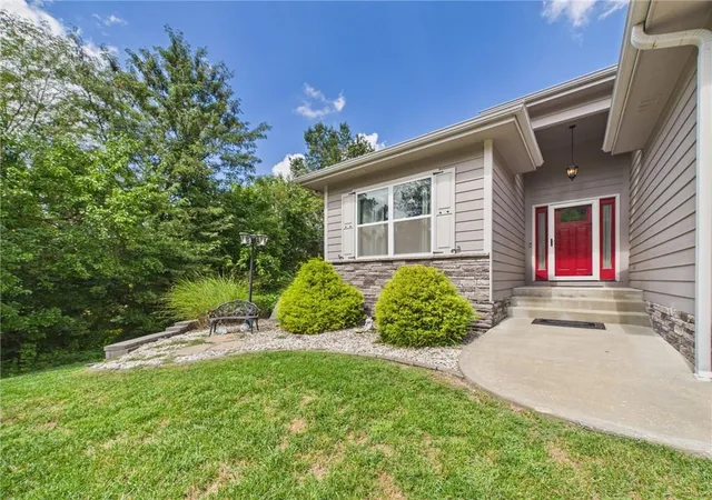 Photo 2 of Sale Pending at 477 Sycamore Ct, Warrensburg, MO 64093 | MLS# 2642016 | Listing updated on 2026-09-20