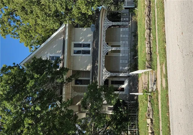 Photo 2 of Multi family home for sale at 902 W Maple Ave, Independence, MO 64050 | MLS# 2642022 | Listing updated on 2026-10-09