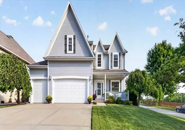 Photo 2 of Single family home for sale at 420 Shannon Ave, Smithville, MO 64089 | MLS# 2642034 | Listing updated on 2026-10-06