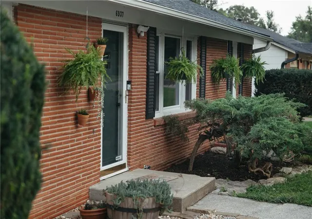 Photo 2 of Single family home for sale at 6937 Walmer St, Overland Park, KS 66204 | MLS# 2642035 | Listing updated on 2026-09-17