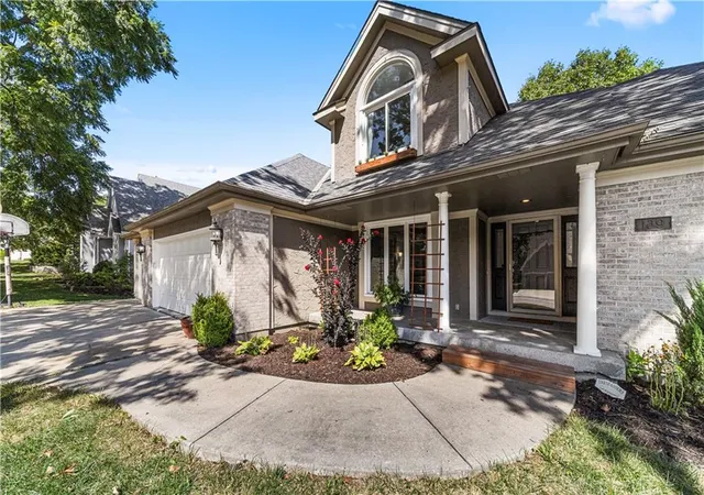 Photo 2 of Single family home for sale at 139 The Woodlands Dr, Gladstone, MO 64118 | MLS# 2642036 | Listing updated on 2026-10-03