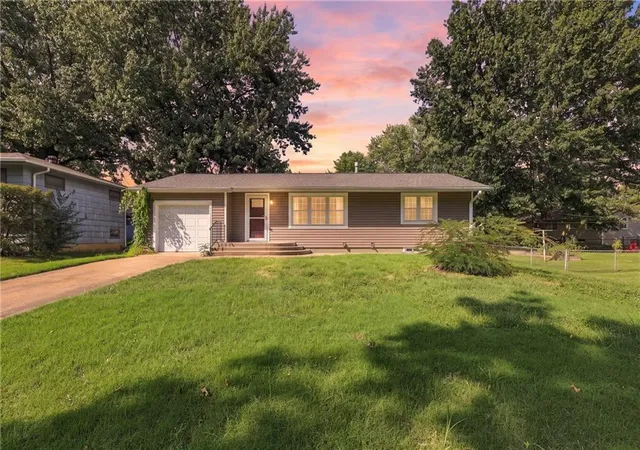 Photo 1 of Sale Pending at 101 Avondale St, Liberty, MO 64068 | MLS# 2642049 | Listing updated on 2026-09-22