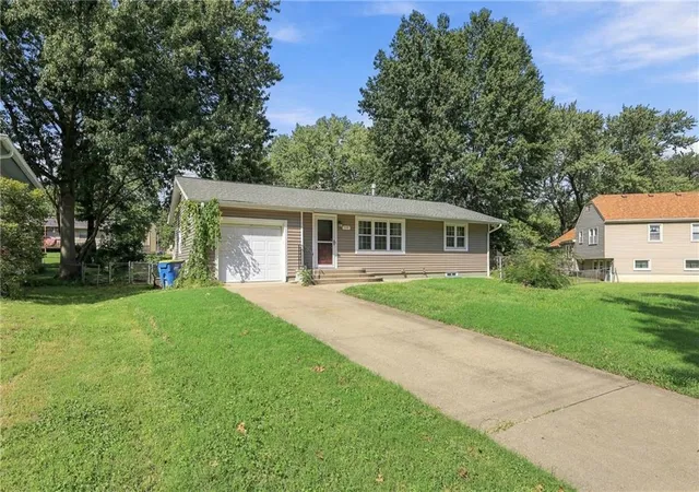 Photo 2 of Sale Pending at 101 Avondale St, Liberty, MO 64068 | MLS# 2642049 | Listing updated on 2026-09-22