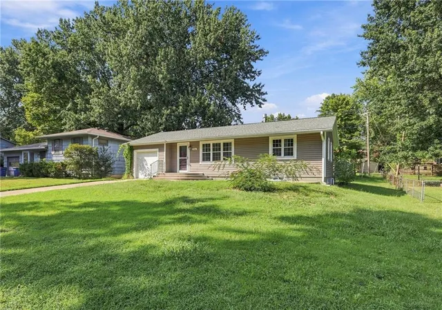 Photo 3 of Sale Pending at 101 Avondale St, Liberty, MO 64068 | MLS# 2642049 | Listing updated on 2026-09-22