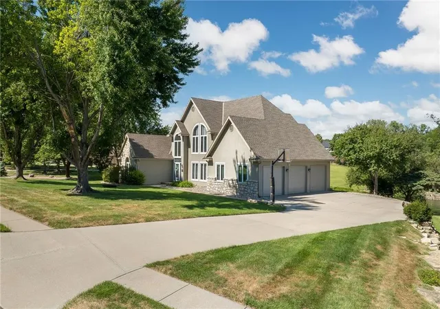 Photo 2 of Single family home for sale at 4603 S Lakewood Dr, Saint Joseph, MO 64506 | MLS# 2642058 | Listing updated on 2026-09-17