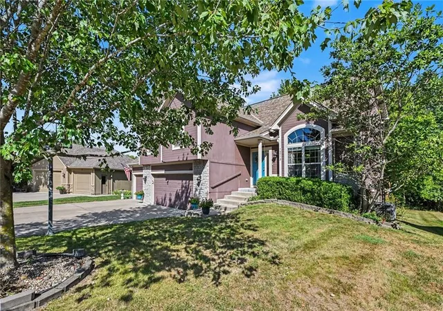 Photo 3 of Sale Pending at 19713 NE 197th Terrace, Smithville, MO 64089 | MLS# 2642064 | Listing updated on 2026-09-29