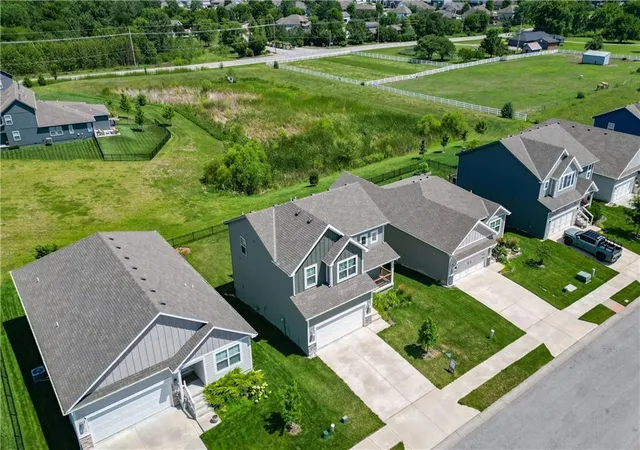 Photo 1 of Single family home for sale at 3813 Sw Maryville Pl, Lees Summit, MO 64082 | MLS# 2642075 | Listing updated on 2026-09-15