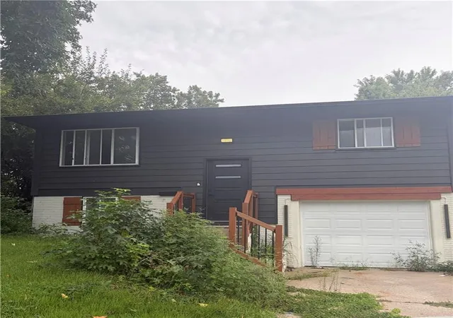 Single family home for sale at 8632 E 97th Terrace, Kansas City, MO 64134 | MLS# 2642080