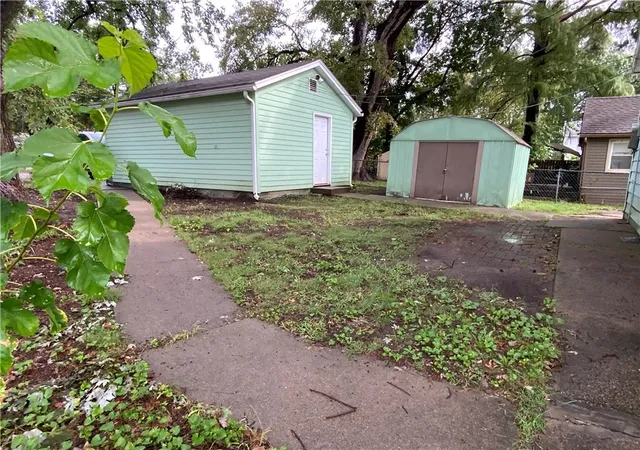 Photo 3 of Single family home for sale at 506 Vine St, Leavenworth, KS 66048 | MLS# 2642083 | Listing updated on 2026-09-17