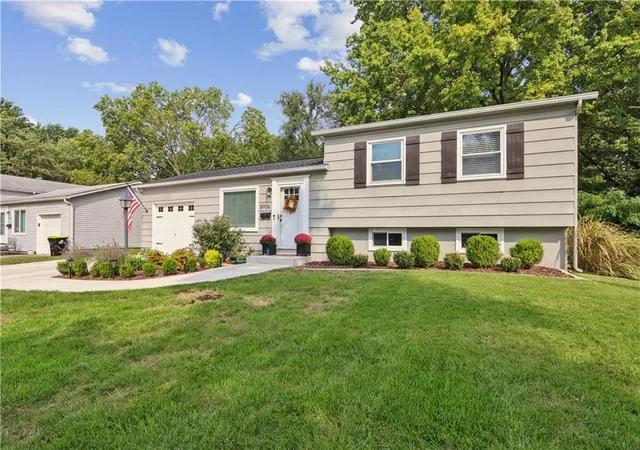 Photo 1 of Single family home for sale at 8906 W 99th Terrace, Overland Park, KS 66212 | MLS# 2642091 | Listing updated on 2026-10-01