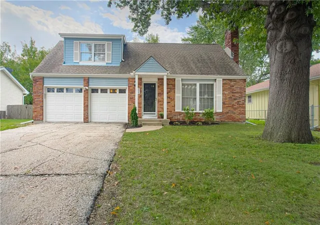 Photo 1 of Sale Pending at 2029 E Wyandotte St, Olathe, KS 66062 | MLS# 2642093 | Listing updated on 2026-09-29