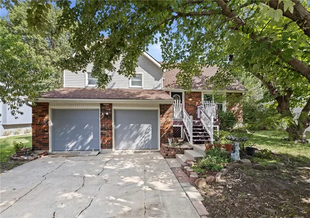 Photo 1 of Single family home for sale at 1944 E Sleepy Holw Dr, Olathe, KS 66062 | MLS# 2642096 | Listing updated on 2026-10-01