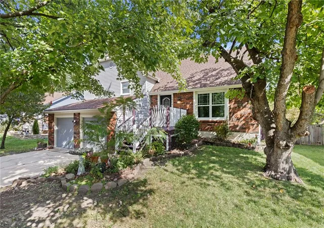Photo 2 of Single family home for sale at 1944 E Sleepy Holw Dr, Olathe, KS 66062 | MLS# 2642096 | Listing updated on 2026-10-01