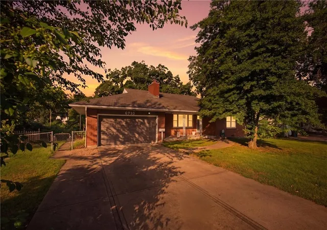 Photo 2 of Sale Pending at 6710 N Baltimore Ave, Kansas City, MO 64118 | MLS# 2642097 | Listing updated on 2026-09-28