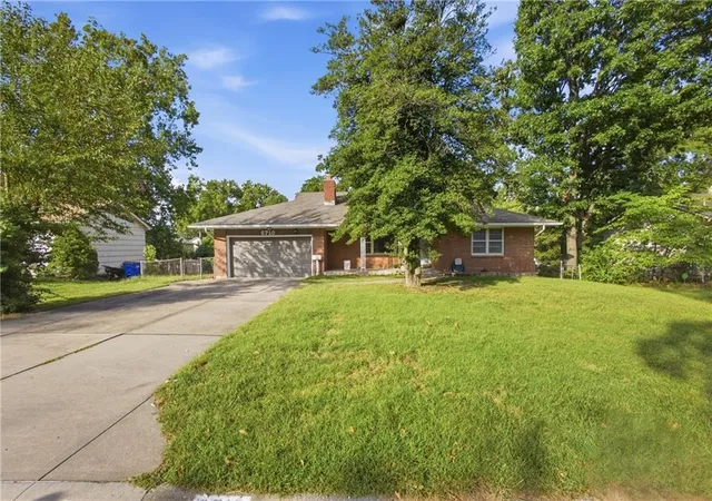 Photo 3 of Sale Pending at 6710 N Baltimore Ave, Kansas City, MO 64118 | MLS# 2642097 | Listing updated on 2026-09-28
