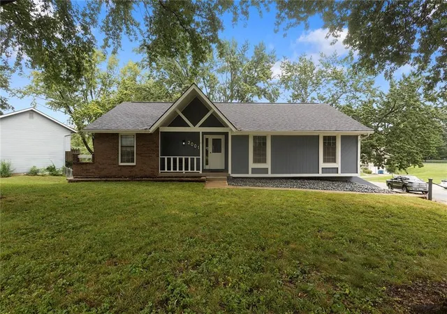 Photo 1 of Single family home for sale at 2001 Pl Liberte Dr, Liberty, MO 64068 | MLS# 2642102 | Listing updated on 2026-09-26