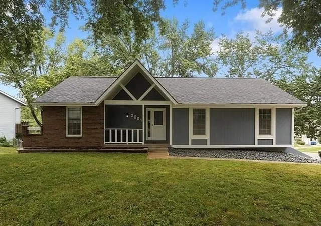 Photo 1 of Sale Pending at 2001 Pl Liberte Dr, Liberty, MO 64068 | MLS# 2642102 | Listing updated on 2026-10-05