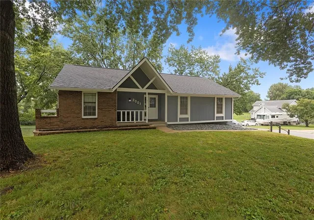 Photo 2 of Single family home for sale at 2001 Pl Liberte Dr, Liberty, MO 64068 | MLS# 2642102 | Listing updated on 2026-09-26