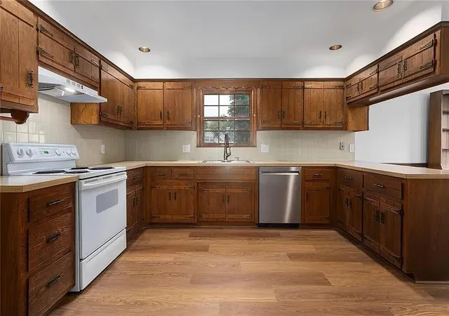 Photo 3 of Sale Pending at 2001 Pl Liberte Dr, Liberty, MO 64068 | MLS# 2642102 | Listing updated on 2026-10-05