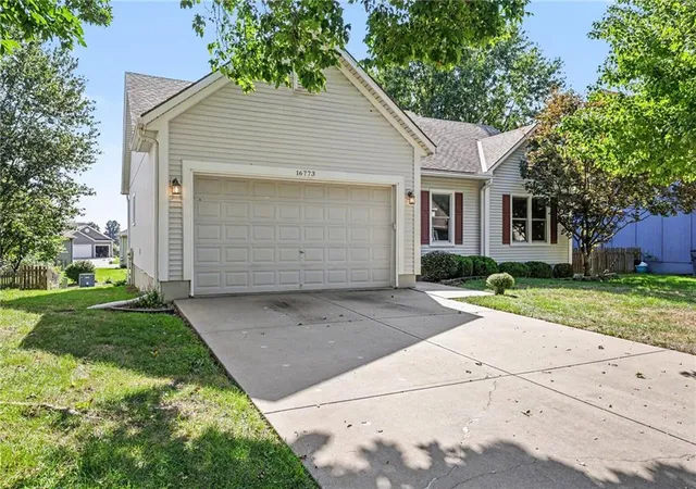 Photo 1 of Single family home for sale at 16773 157th Terrace W, Olathe, KS 66062 | MLS# 2642106 | Listing updated on 2026-10-01