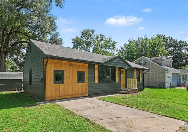 Photo 2 of Single family home for sale at 311 N Hudson St, Buckner, MO 64016 | MLS# 2642107 | Listing updated on 2026-09-28