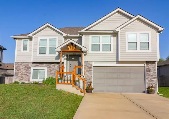 Photo 1 of Single family home for sale at 1805 Nw Nicholas Dr, Grain Valley, MO 64029 | MLS# 2642113 | Listing updated on 2026-10-03
