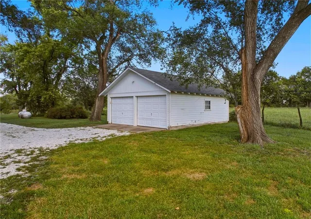 Photo 3 of Single family home for sale at 1945 N 900th Road, Eudora, KS 66025 | MLS# 2642114 | Listing updated on 2026-09-25