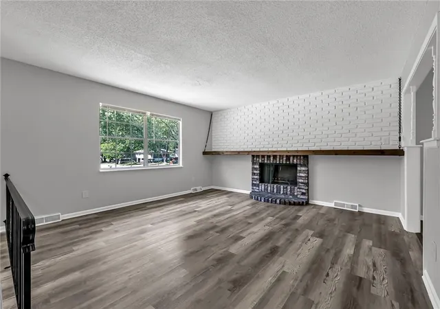 Photo 3 of Single family home for sale at 1400 SW Speas Dr, Blue Springs, MO 64014 | MLS# 2642119 | Listing updated on 2026-09-16