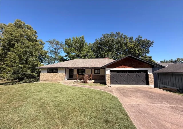 Photo 1 of Single family home for sale at 234 N Winnebago Dr, Lake Winnebago, MO 64034 | MLS# 2642124 | Listing updated on 2026-09-15