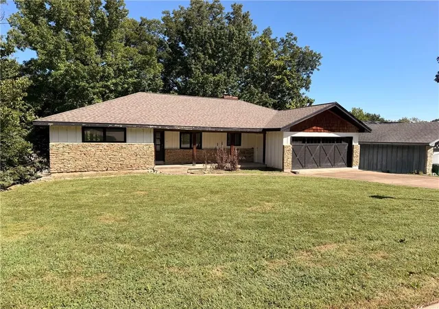 Photo 3 of Single family home for sale at 234 N Winnebago Dr, Lake Winnebago, MO 64034 | MLS# 2642124 | Listing updated on 2026-09-15