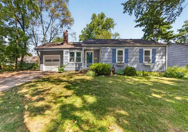 Single family home for sale at 5306 W 71st Street, Prairie Village, KS 66208 | MLS# 2642126