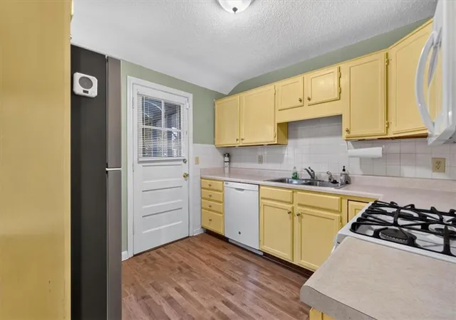 Photo 4 of Single family home for sale at 5306 W 71st Street, Prairie Village, KS 66208 | MLS# 2642126 | Listing updated on 2026-09-17