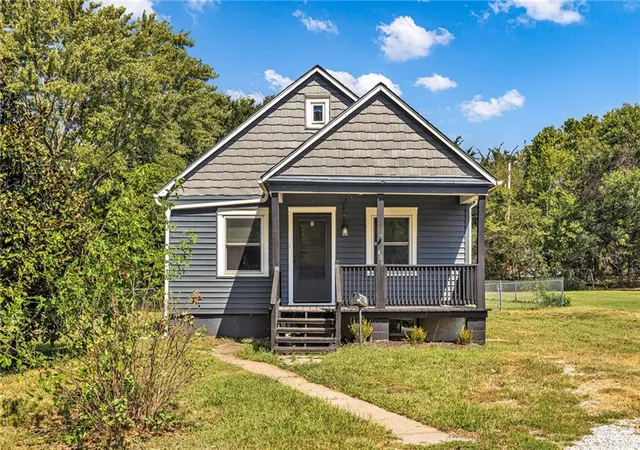 Single family home for sale at 406 Forest Ave, Lees Summit, MO 64063 | MLS# 2642130