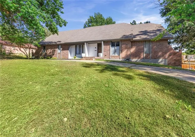 Photo 4 of Single family home for sale at 205 NW Hillcrest Ln, Lees Summit, MO 64063 | MLS# 2642131 | Listing updated on 2026-10-08