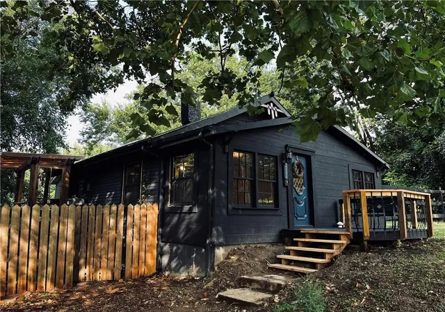 Photo 1 of Single family home for sale at 2600 N 2nd Street, Saint Joseph, MO 64505 | MLS# 2642132 | Listing updated on 2026-09-16